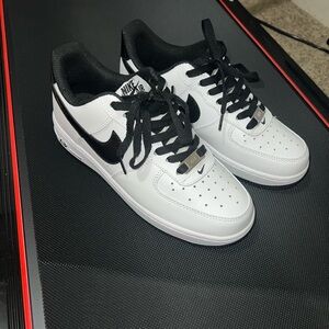 Nike Black and White Air Force 1 Mens5/Womens6.5
